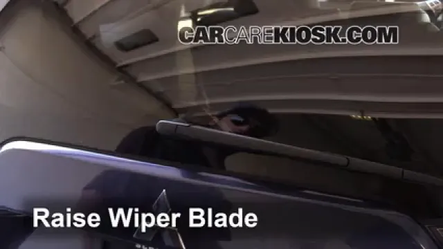 2009 Mitsubishi Outlander XLS 3.0L V6 Escobillas de limpiaparabrisas trasero Cambiar escobillas de limpiaparabrisas